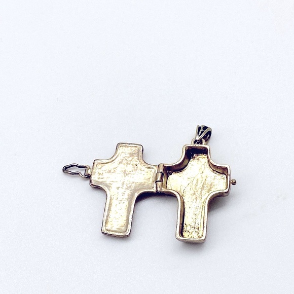 Silver Cross Locket Necklace Pendant - Picture 2 of 3